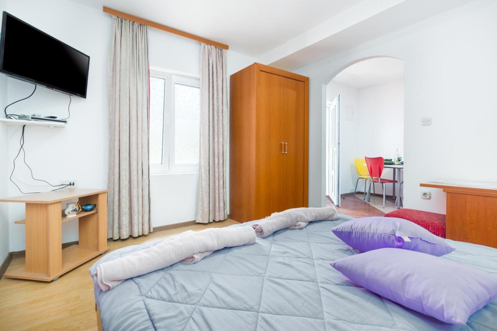 Guest house App Luka 1 - Garden For Children And Pets