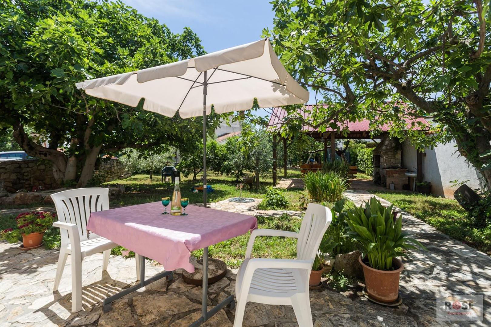Guest house App Luka 1 - Garden For Children And Pets *