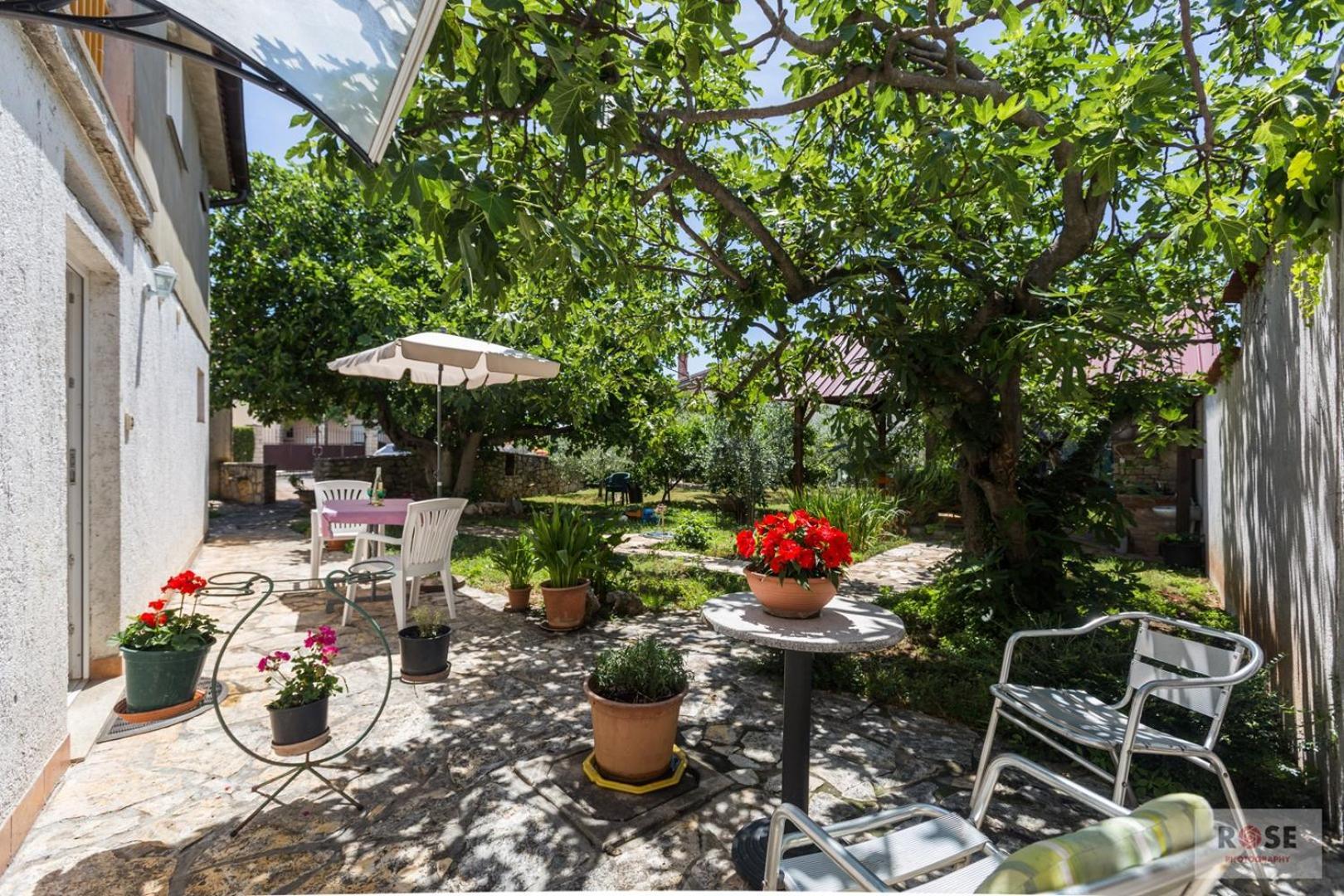 Guest house App Luka 1 - Garden For Children And Pets *