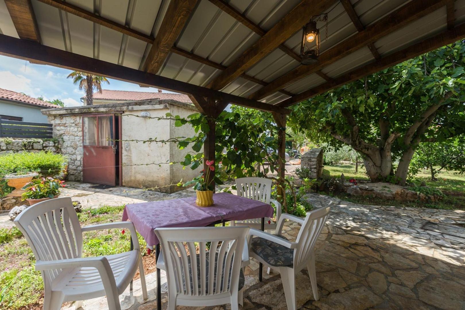 Guest house App Luka 1 - Garden For Children And Pets