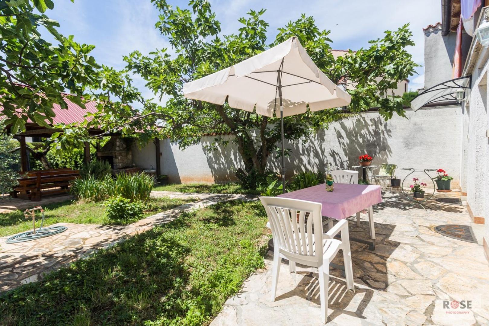 Guest house App Luka 1 - Garden For Children And Pets Porec